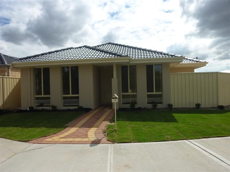 12 Middle Parkway, Canning Vale WA 6155