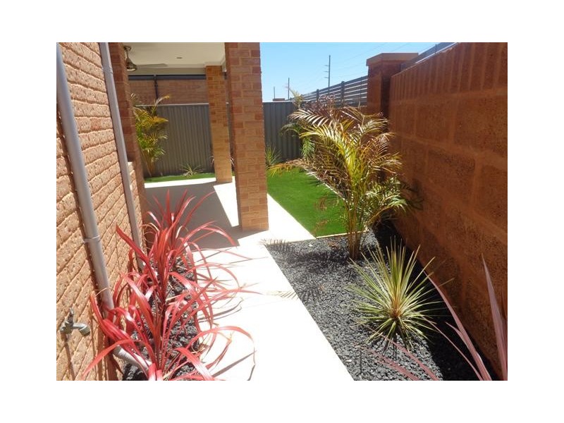 4/22 Whittaker Turn, Piara Waters WA 6112