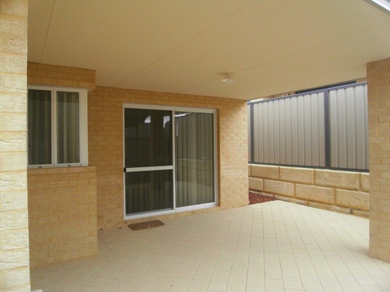 48 Erade Drive, Piara Waters WA 6112