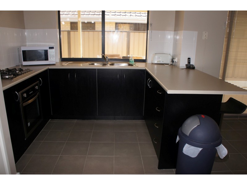 1 Vichy Close, Piara Waters WA 6112