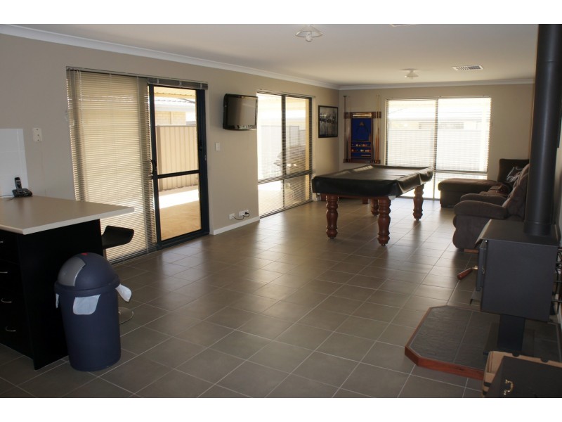 1 Vichy Close, Piara Waters WA 6112