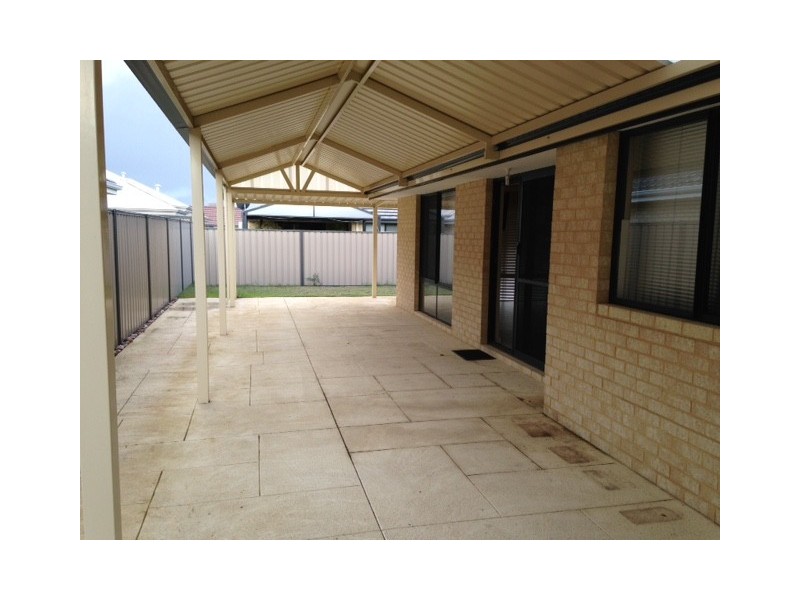 1 Vichy Close, Piara Waters WA 6112