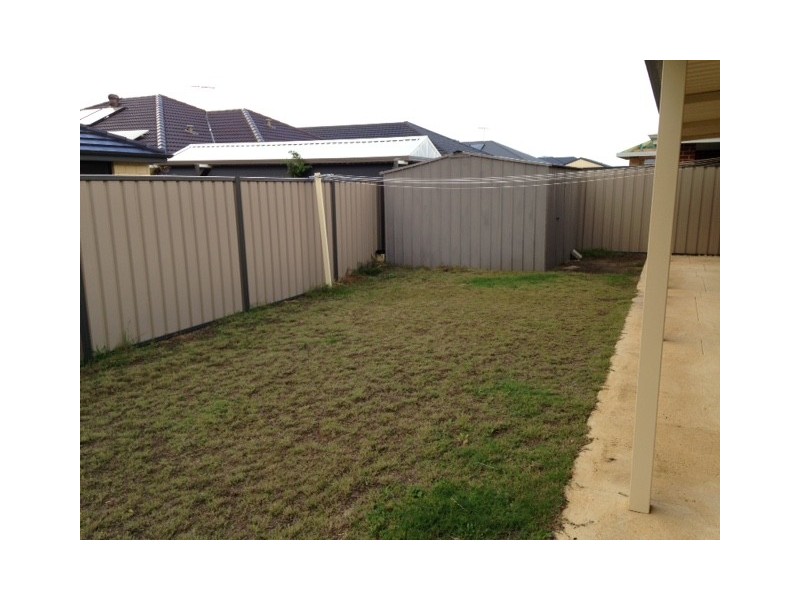 1 Vichy Close, Piara Waters WA 6112