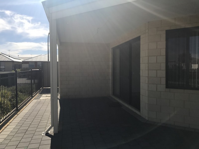 15 St Tropez Garden, Piara Waters WA 6112