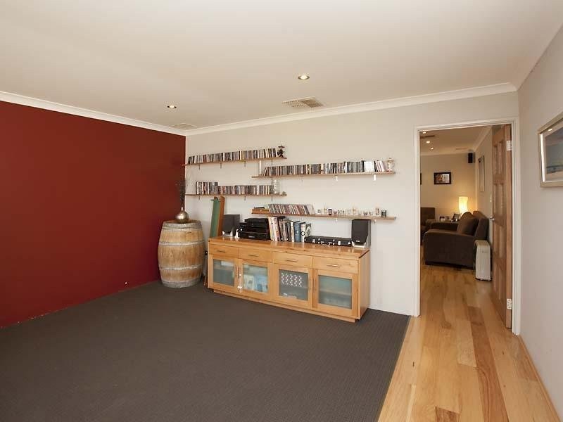 100 Amherst Road, Canning Vale WA 6155