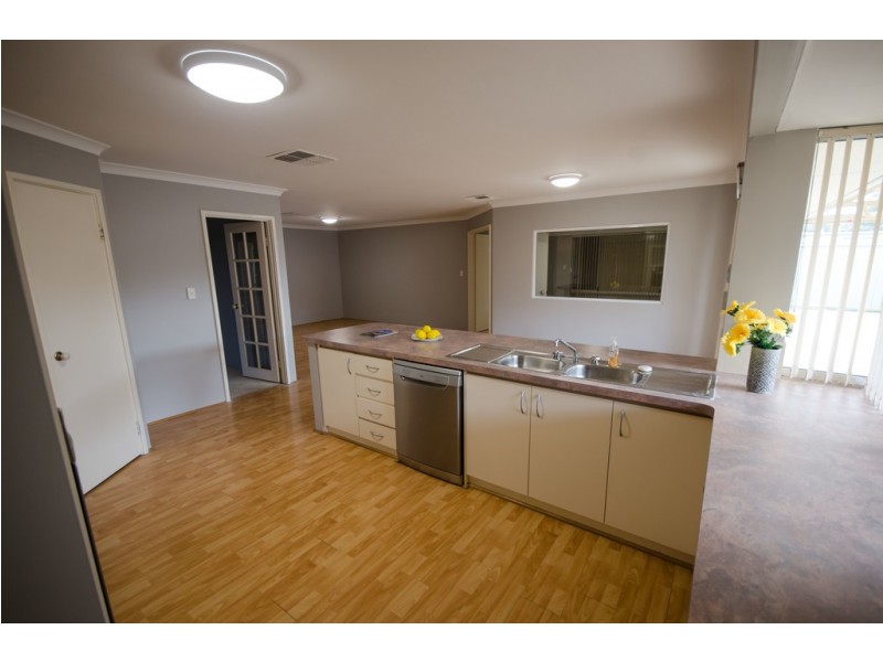 33 Heysen Parade, Southern River WA 6110