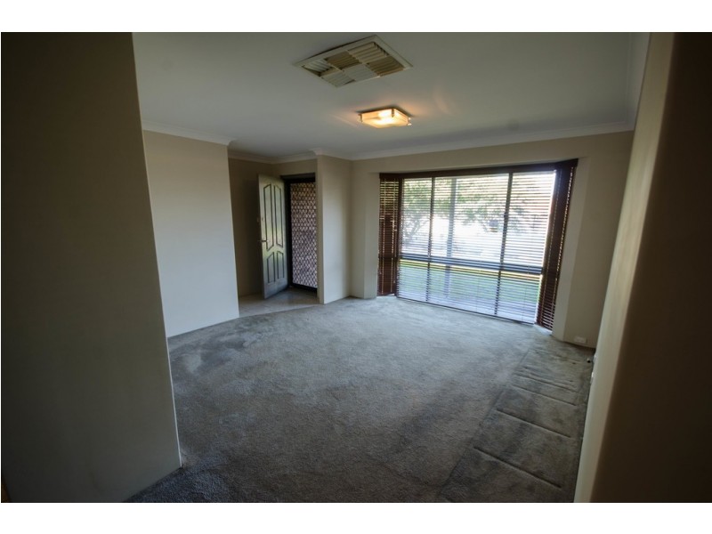 15 Shamrock Way, Huntingdale WA 6110