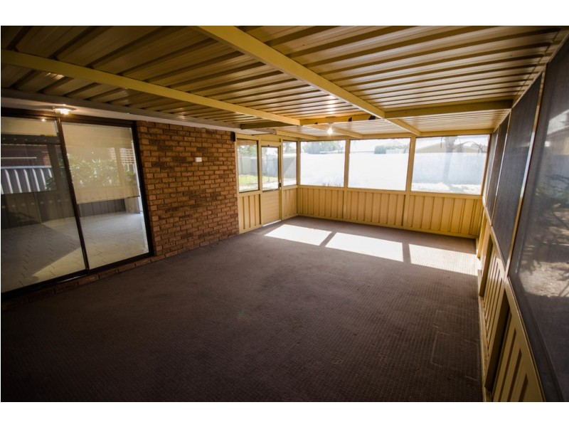 15 Shamrock Way, Huntingdale WA 6110