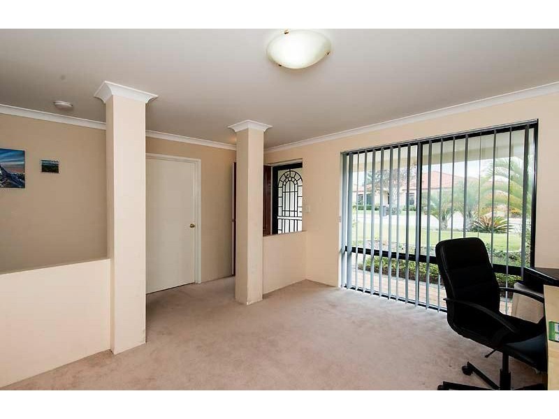 18 Greenland Blvd, Canning Vale WA 6155