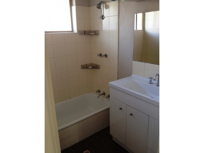 15 Waratah Court, Maddington WA 6109