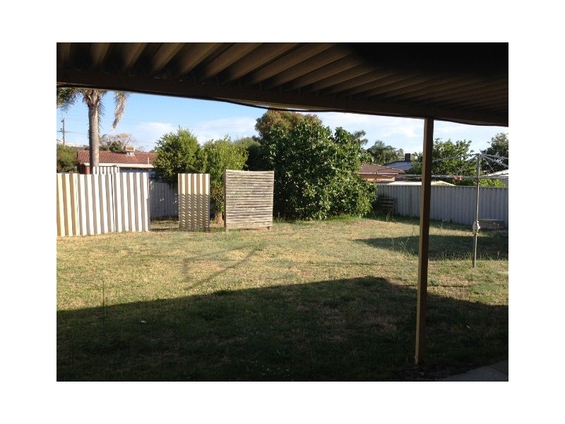 15 Waratah Court, Maddington WA 6109