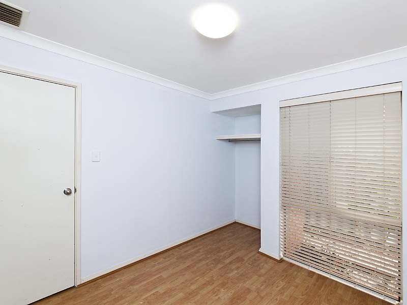 5 Mary MacKillop Glen, Queens Park WA 6107