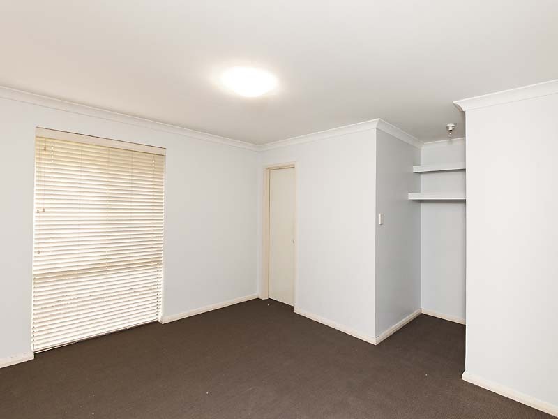 5 Mary MacKillop Glen, Queens Park WA 6107