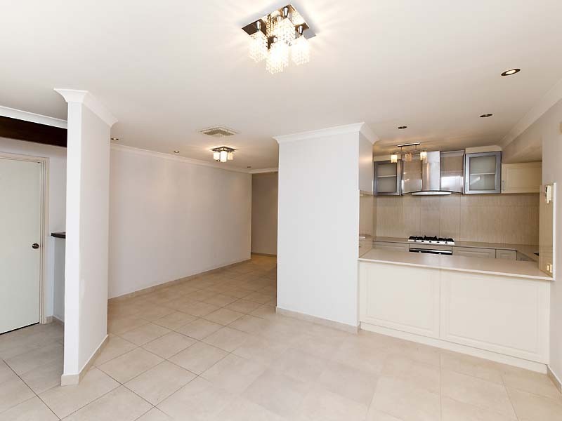 5 Mary MacKillop Glen, Queens Park WA 6107