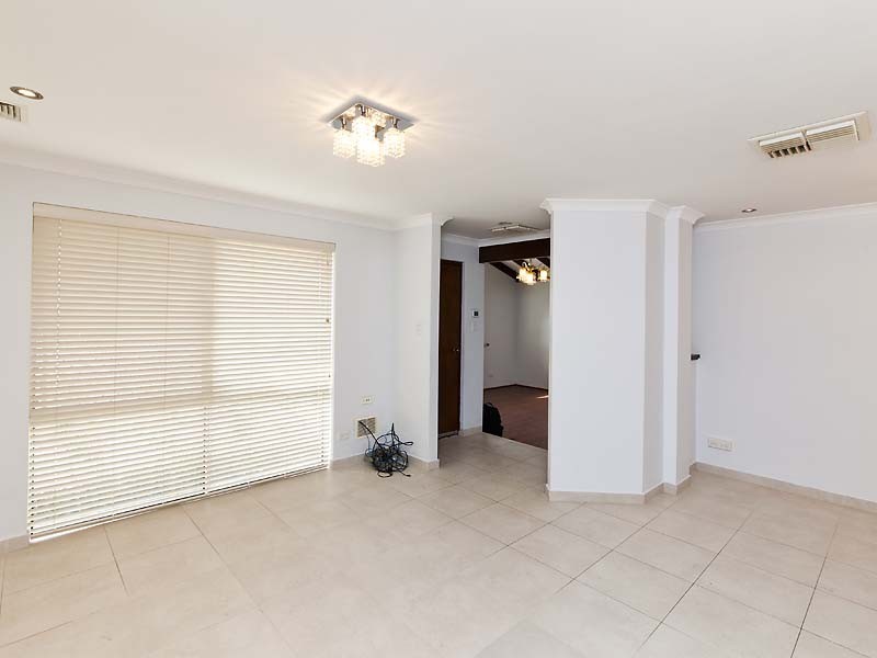 5 Mary MacKillop Glen, Queens Park WA 6107