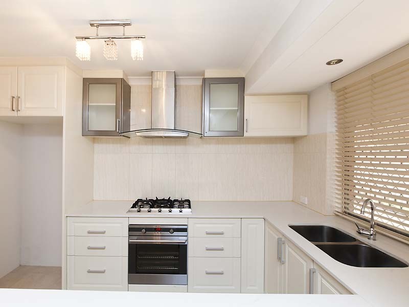 5 Mary MacKillop Glen, Queens Park WA 6107