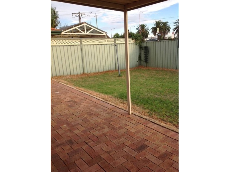 11 Hotchkiss Close, Thornlie WA 6108