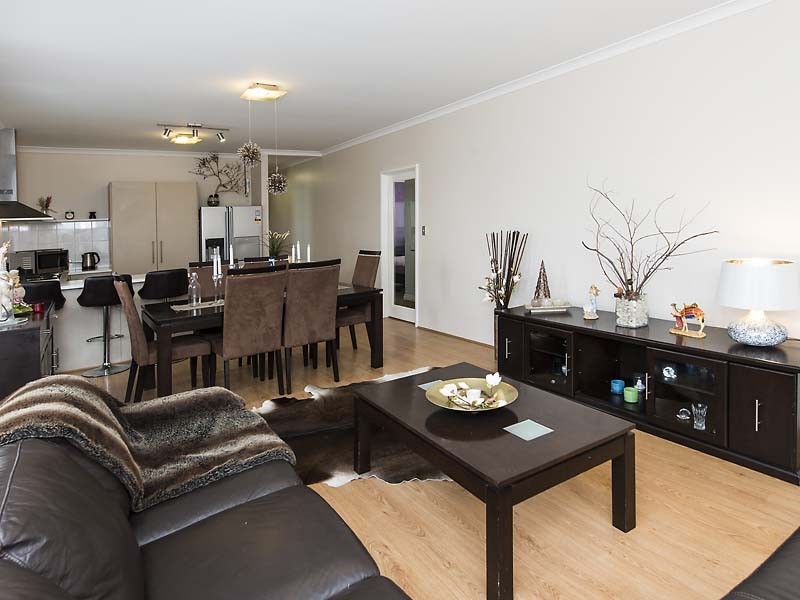 5 Barton Loop, Piara Waters WA 6112