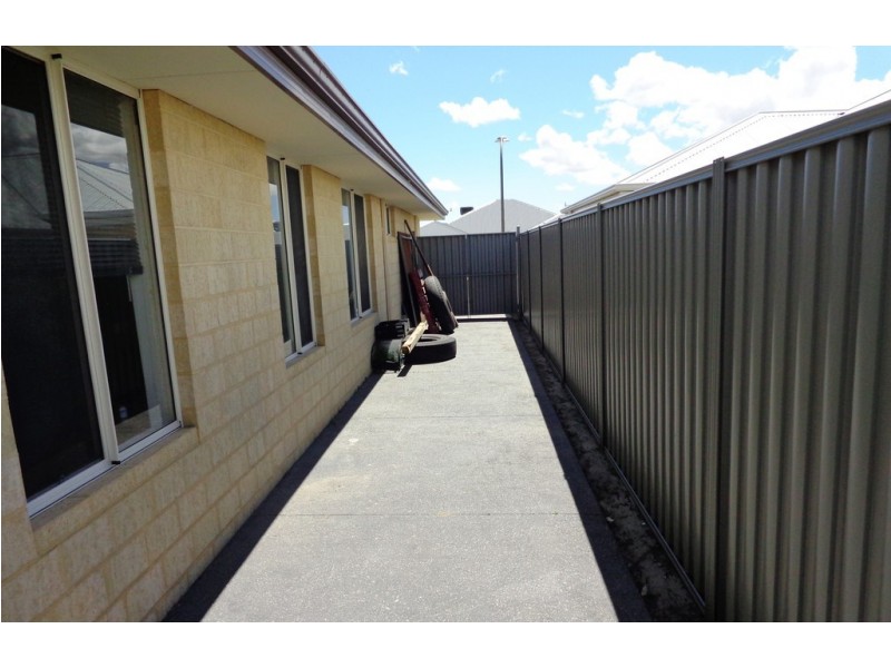 31 Cornforth Way, Piara Waters WA 6112