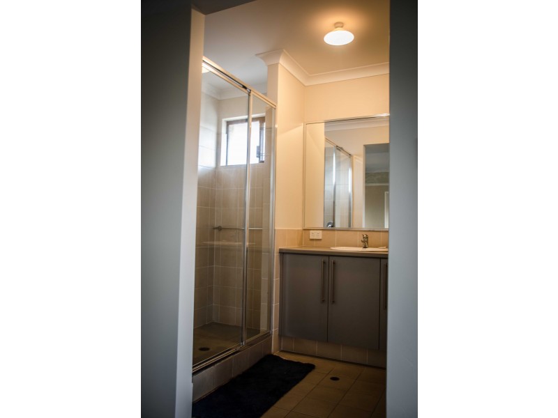 8 Essen Link, Piara Waters WA 6112