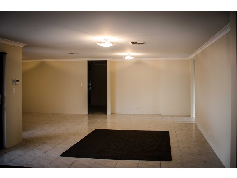 8 Essen Link, Piara Waters WA 6112