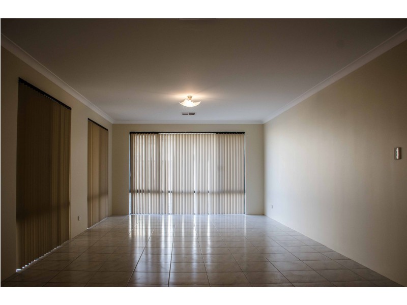 8 Essen Link, Piara Waters WA 6112