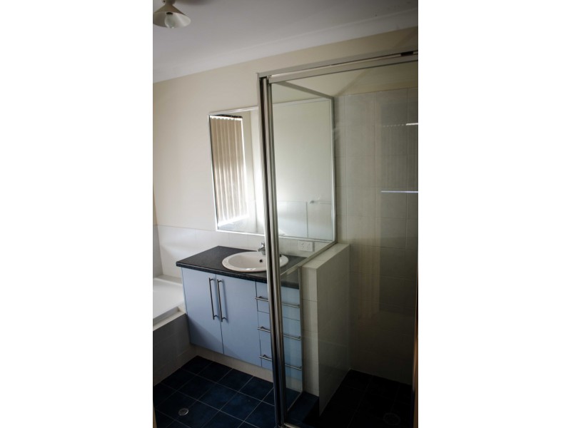 8 Essen Link, Piara Waters WA 6112