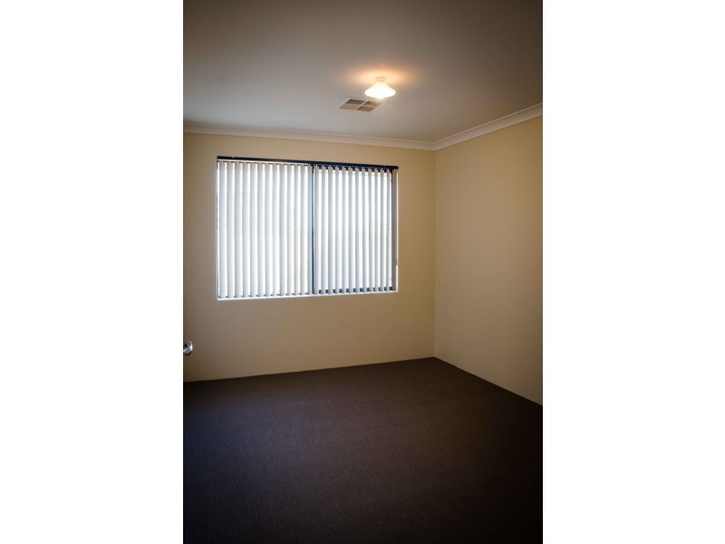 8 Essen Link, Piara Waters WA 6112