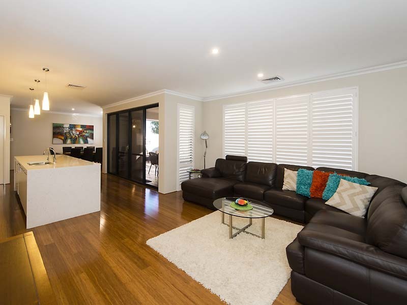 12 Carnaby Way, Harrisdale WA 6112