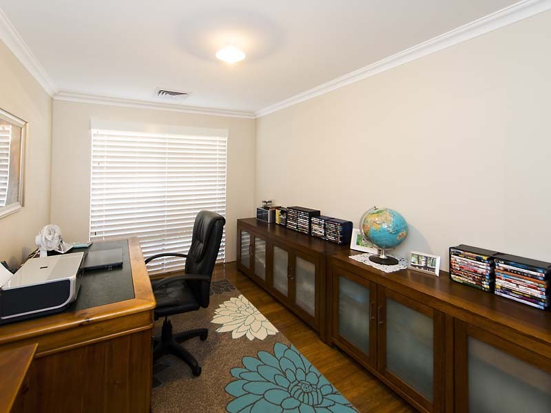 12 Carnaby Way, Harrisdale WA 6112