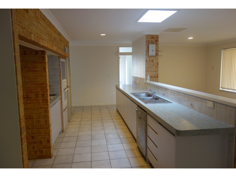 18 Tea Tree Way, Thornlie WA 6108