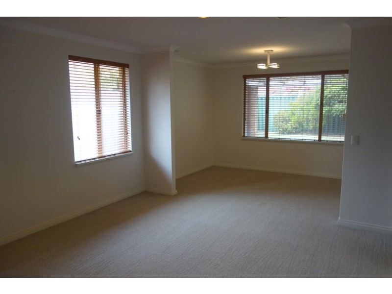 18 Tea Tree Way, Thornlie WA 6108