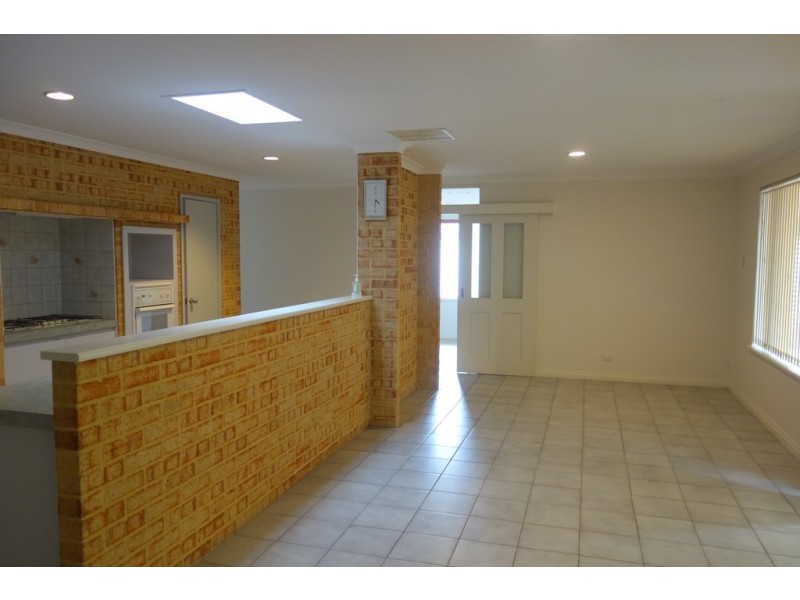 18 Tea Tree Way, Thornlie WA 6108