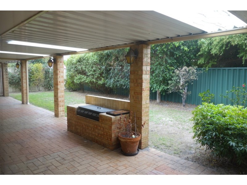 18 Tea Tree Way, Thornlie WA 6108