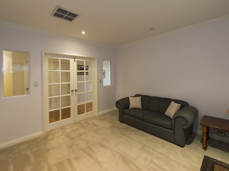 6 Boyd Place, Canning Vale WA 6155