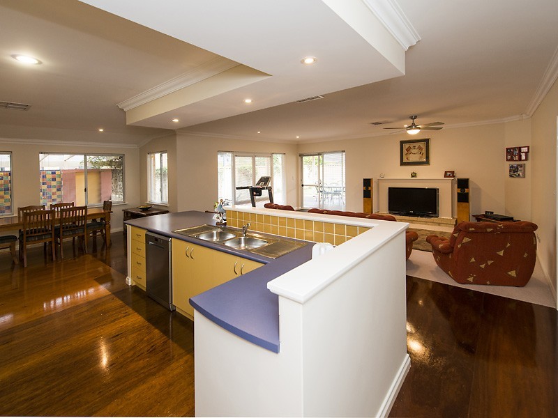 6 Boyd Place, Canning Vale WA 6155