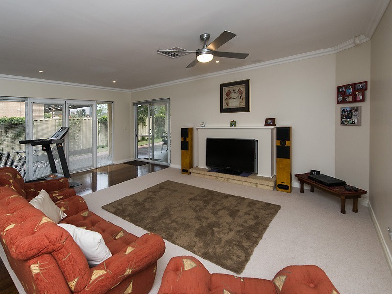 6 Boyd Place, Canning Vale WA 6155
