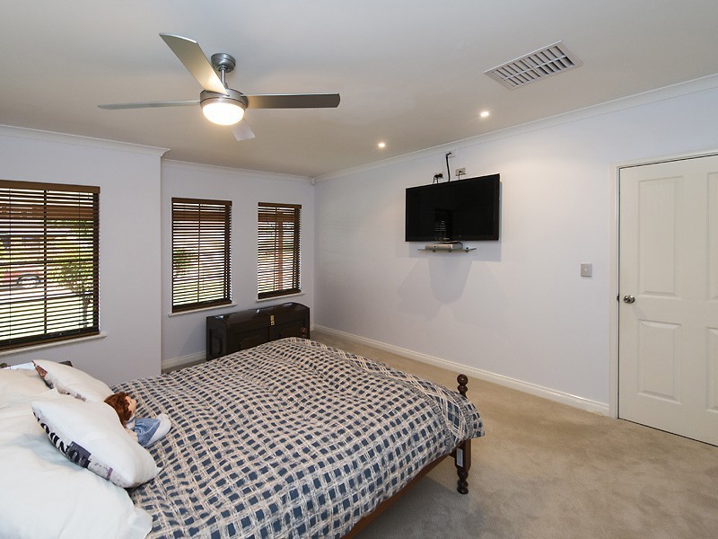 6 Boyd Place, Canning Vale WA 6155