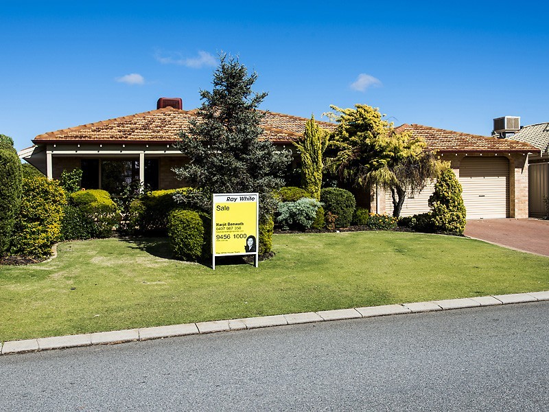 4 Wisteria Place, Thornlie WA 6108