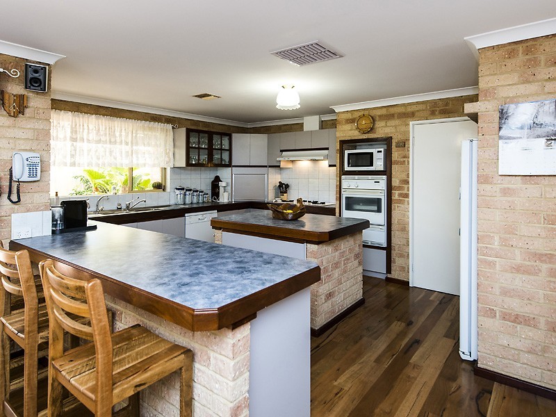 4 Wisteria Place, Thornlie WA 6108