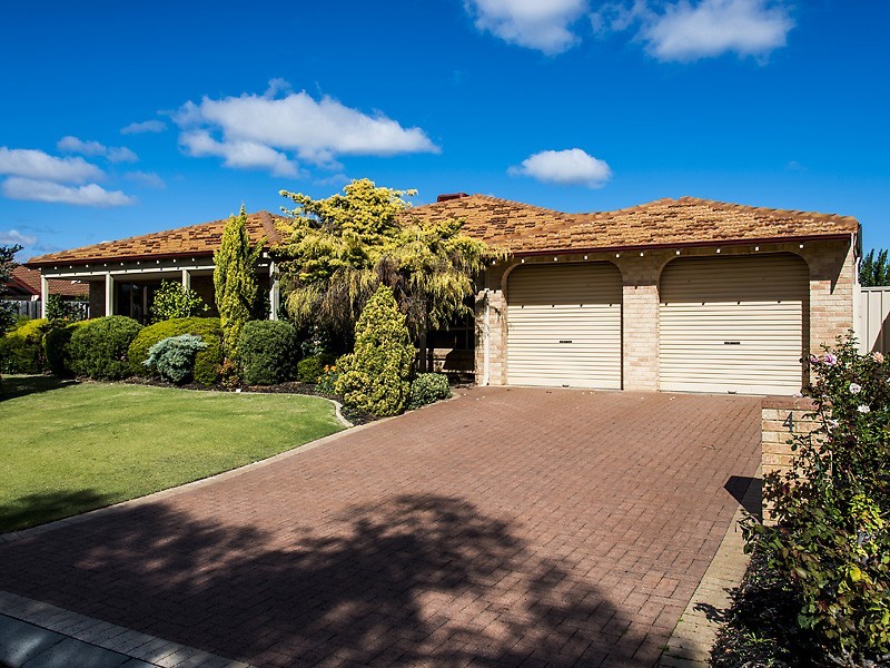4 Wisteria Place, Thornlie WA 6108
