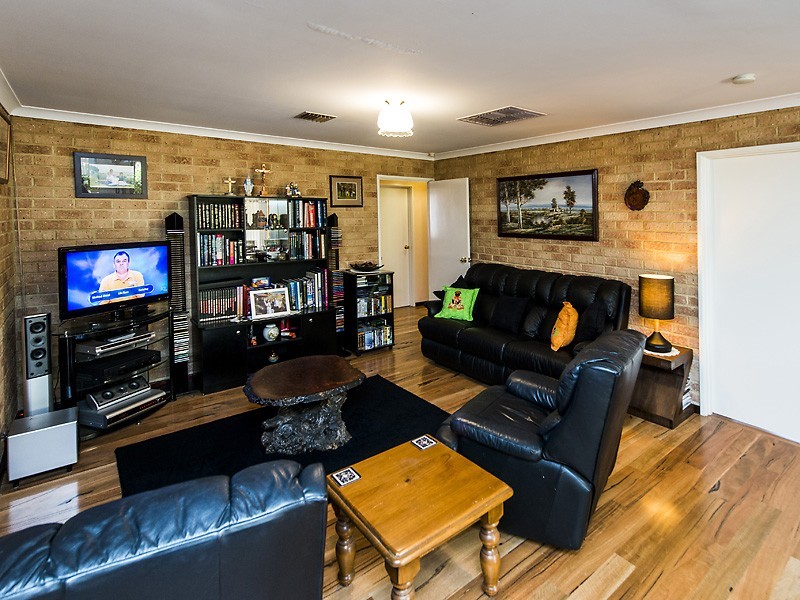 4 Wisteria Place, Thornlie WA 6108