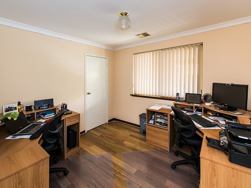 4 Wisteria Place, Thornlie WA 6108