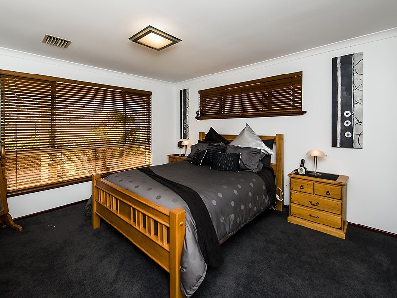 4 Wisteria Place, Thornlie WA 6108