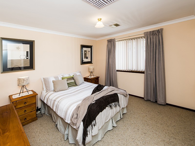 4 Wisteria Place, Thornlie WA 6108