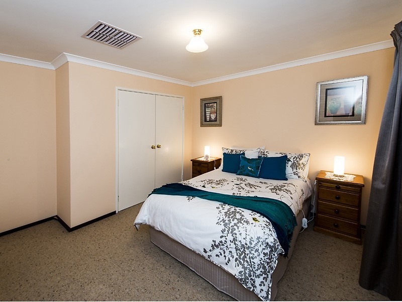 4 Wisteria Place, Thornlie WA 6108