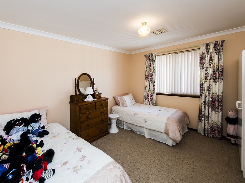 4 Wisteria Place, Thornlie WA 6108