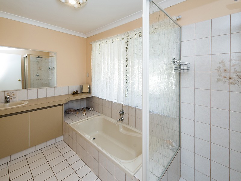 4 Wisteria Place, Thornlie WA 6108