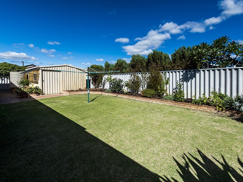 4 Wisteria Place, Thornlie WA 6108