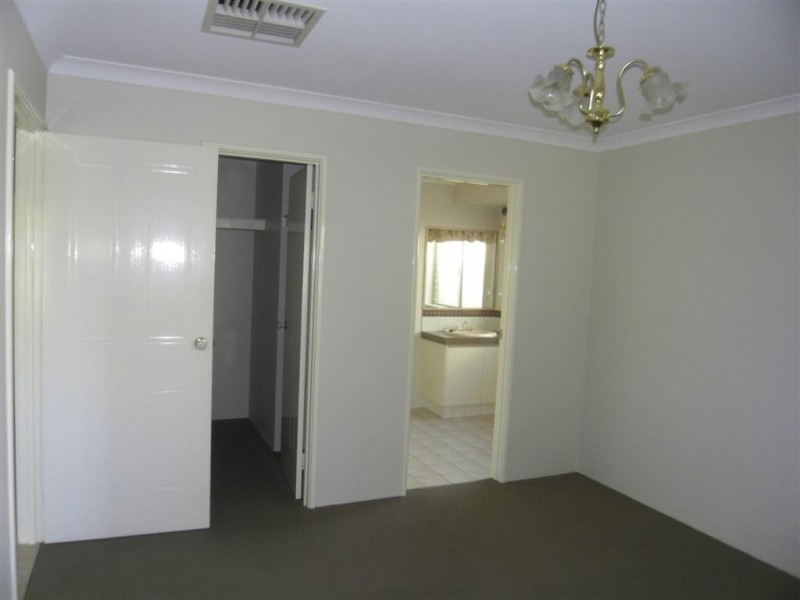 4 Retreat Mews, Canning Vale WA 6155
